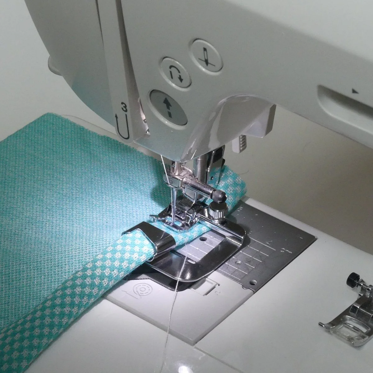 Hemming Foot Set - for 1", 1/2" and 3/4" hems - Image 3