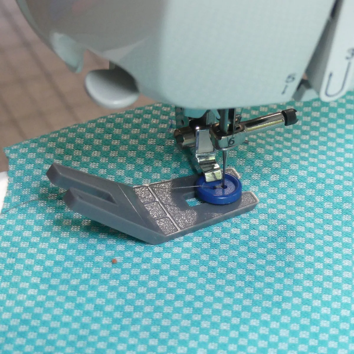 Bulky Seam Jumper - Get Consistent Stitches When Sewing Over Seams & Bumps - Image 7