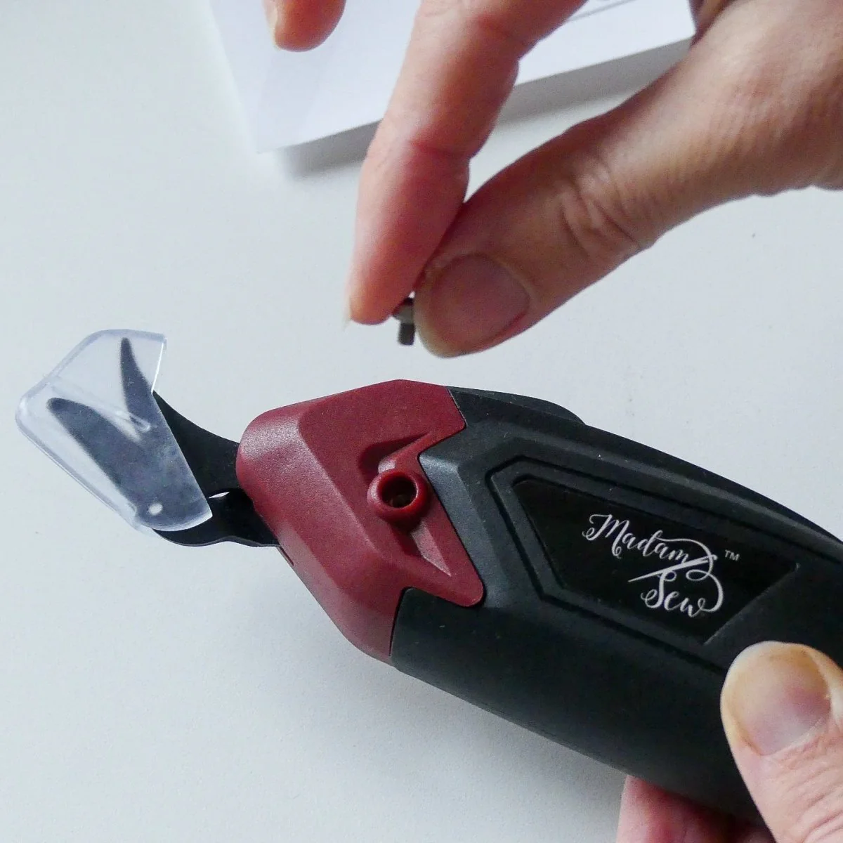Electric Fabric Scissors Spare Head - Easy to Remove and Replace - Image 4