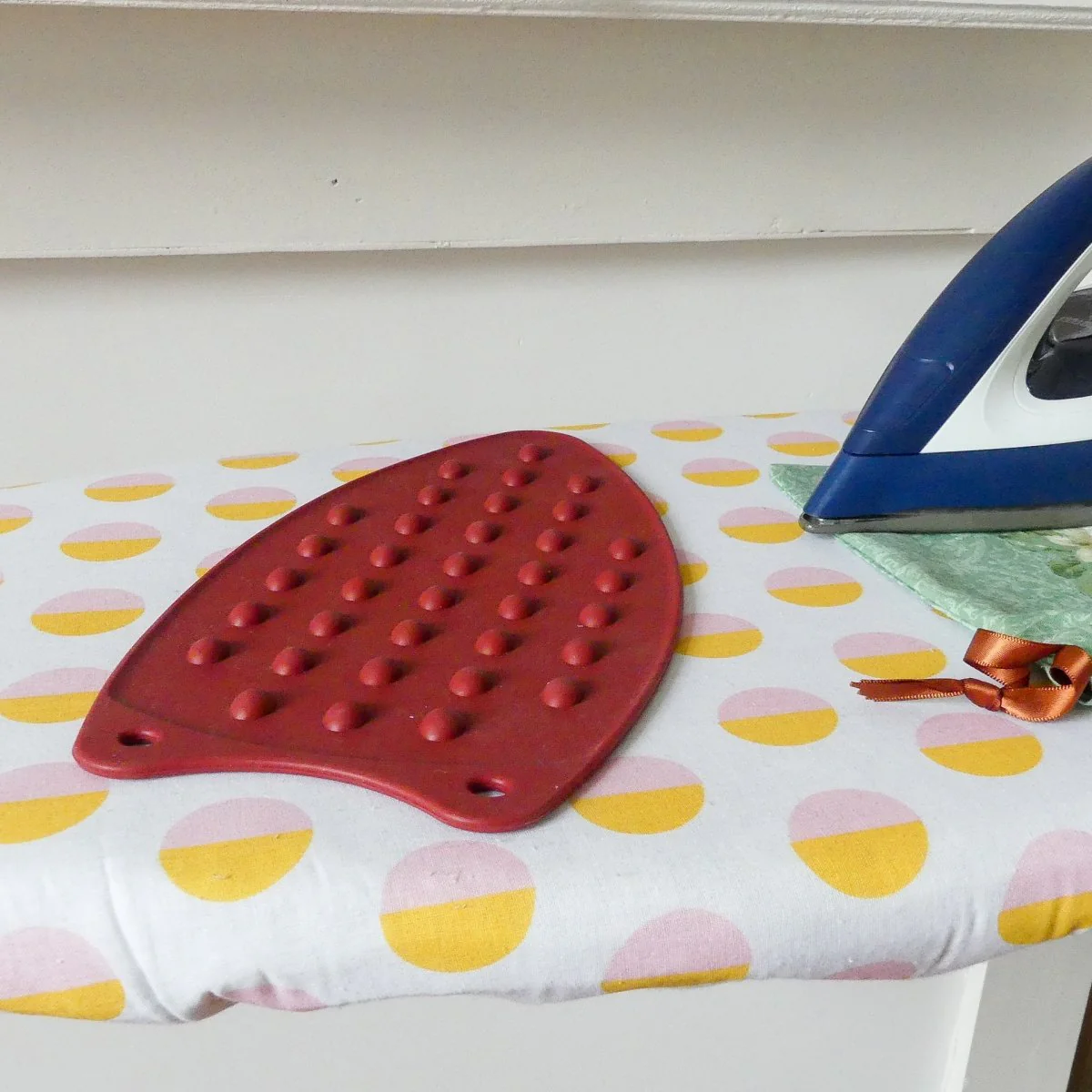 Iron Rest - A Flexible Silicone Pad for Hot Irons - Image 5