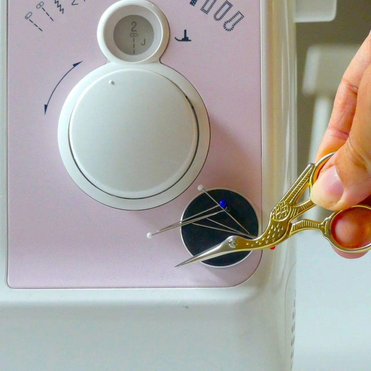Sewing Machine Magnet for Pins - The Magic Holder - Image 4
