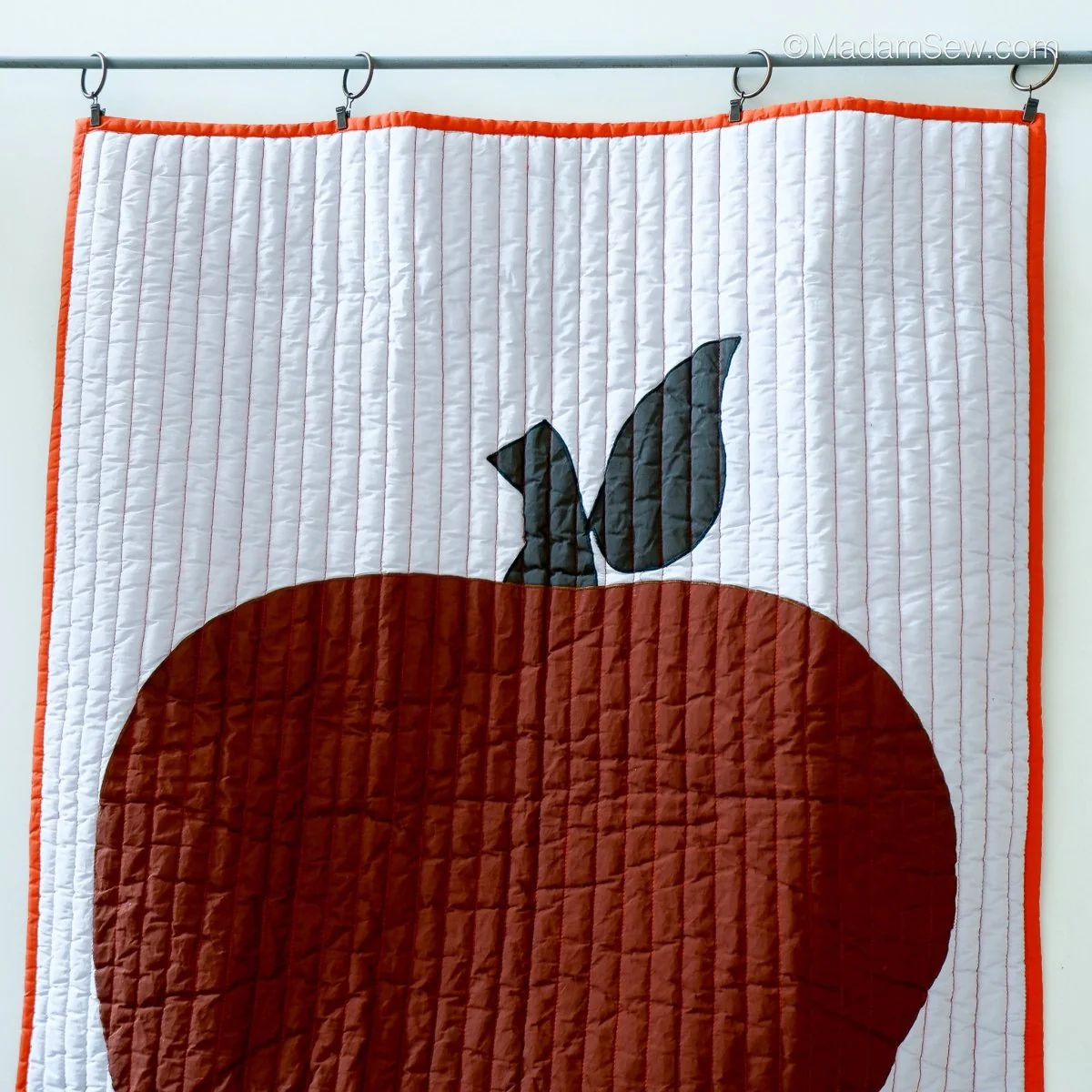 Metal Curtain & Quilt Hangers - 20pcs/set; 4 Colors to Choose From - Image 11