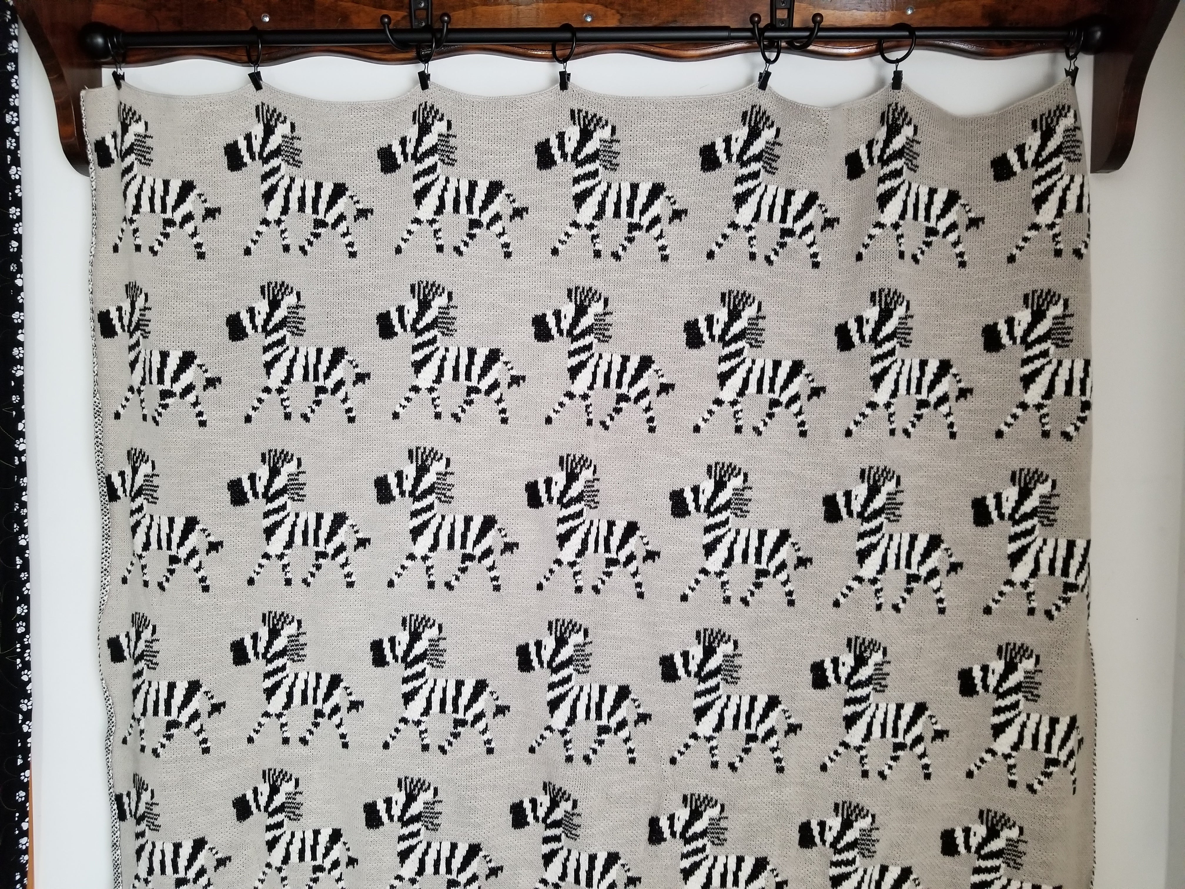 Metal Curtain & Quilt Hangers - 20pcs/set; 4 Colors to Choose From - Image 14