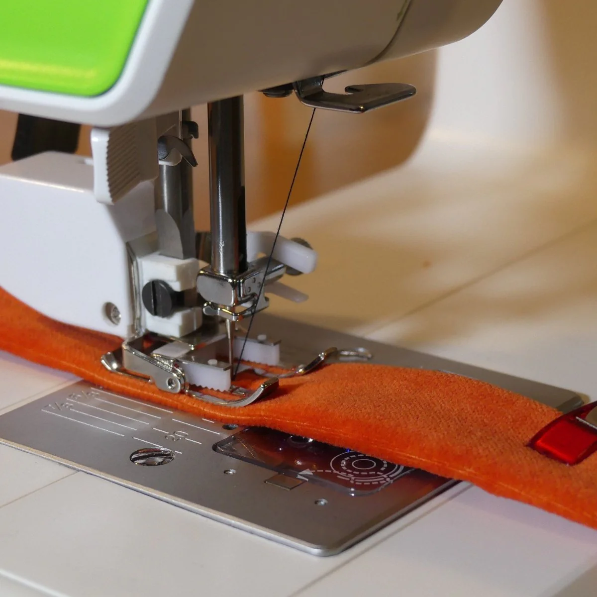 Walking Foot Sewing Machine Attachment with Guide Bar - Universal Fit - Image 3
