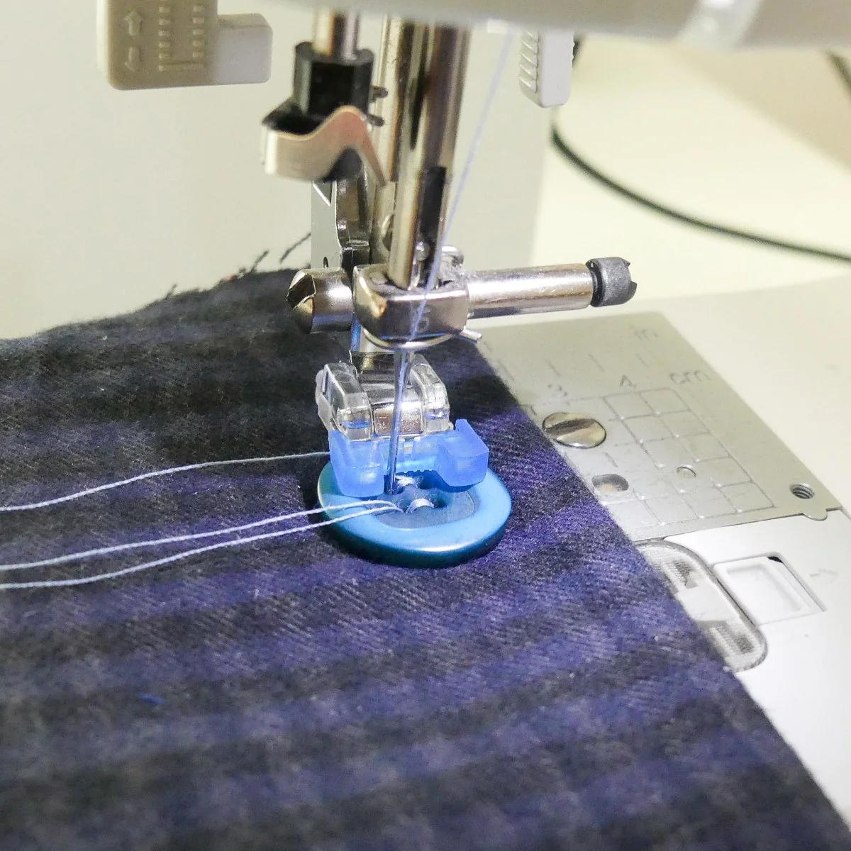 Button Presser Foot - How to Sew a Button Easily - Image 2