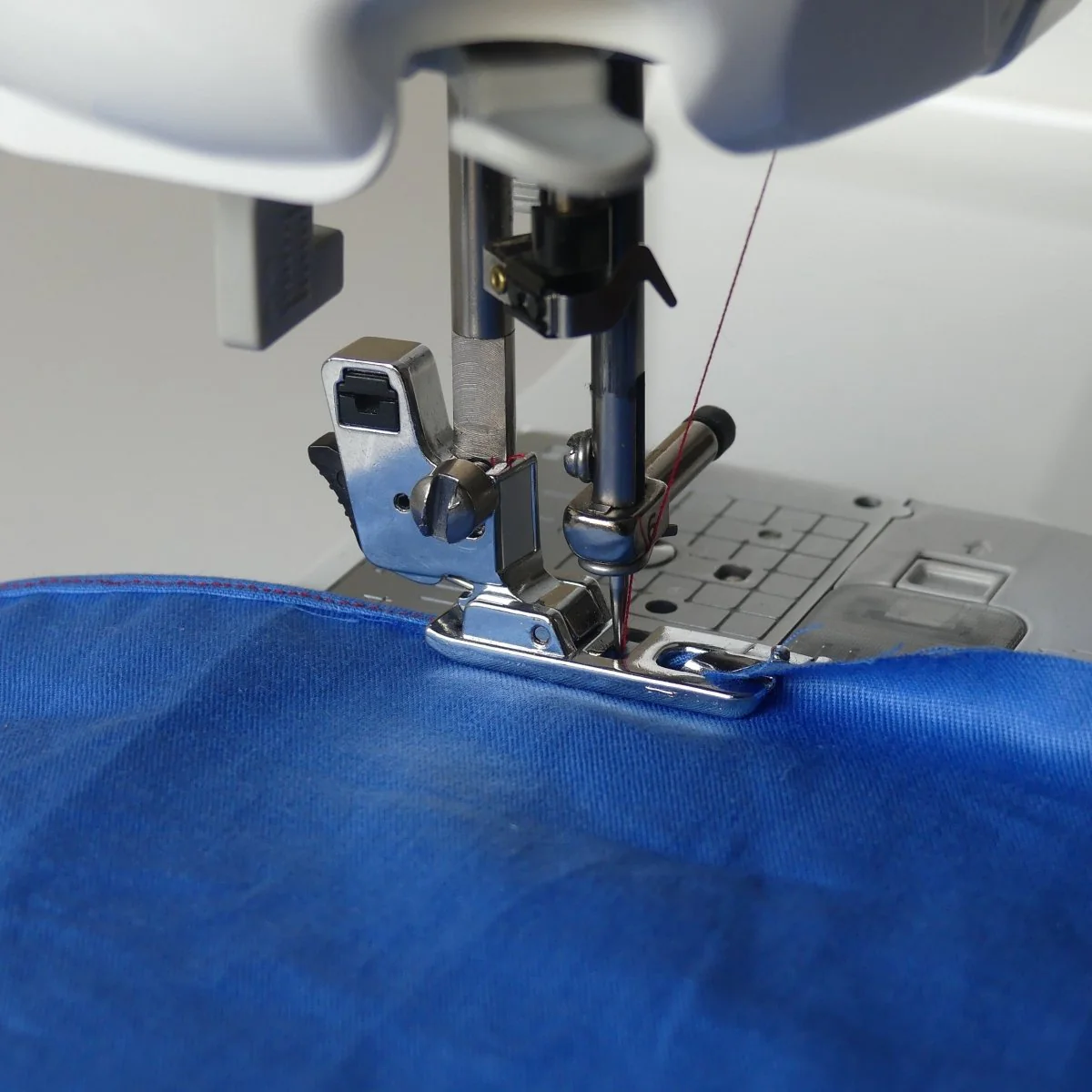 The Narrow Hem Foot - 7mm - Image 2