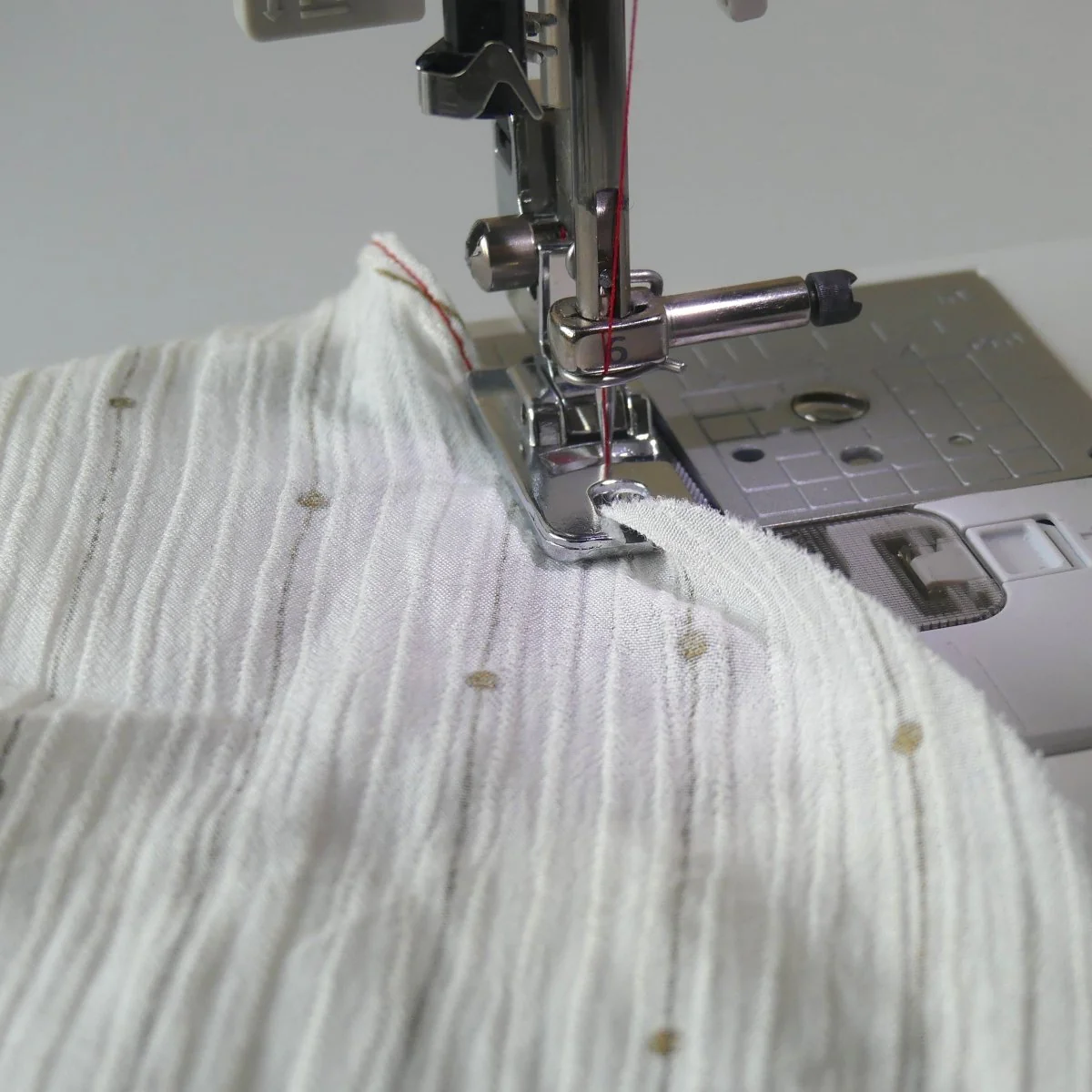 The Narrow Hem Foot - 7mm - Image 3