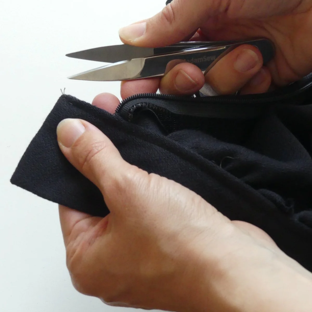 Premium Thread Snips for Sewing and Quilting - Image 3