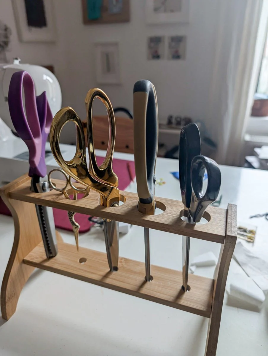 Bamboo Desktop Scissors Stand - Holds up to 5 pairs of shears - Image 5